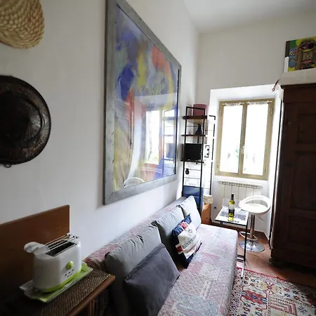 Mugnone House شقة